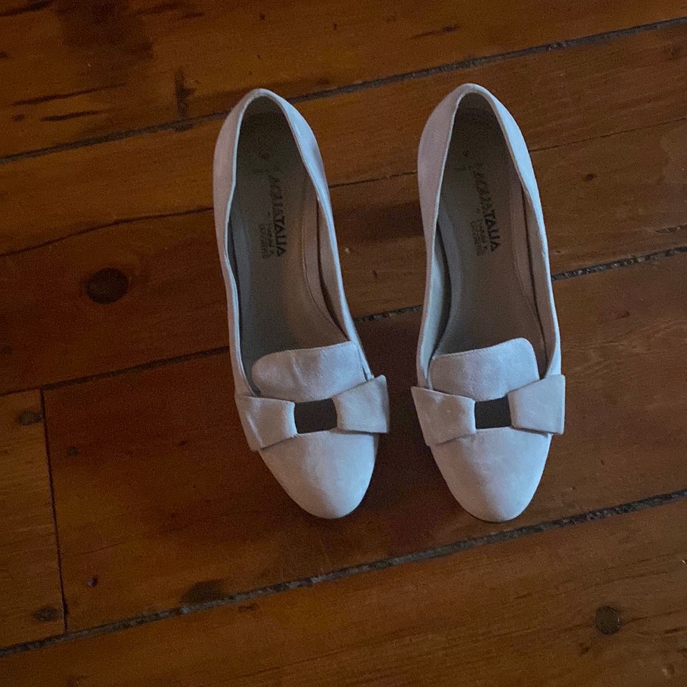 AQUATALIA Elegant Suede Light Gray Closed Toe Block Heels Pumps 9